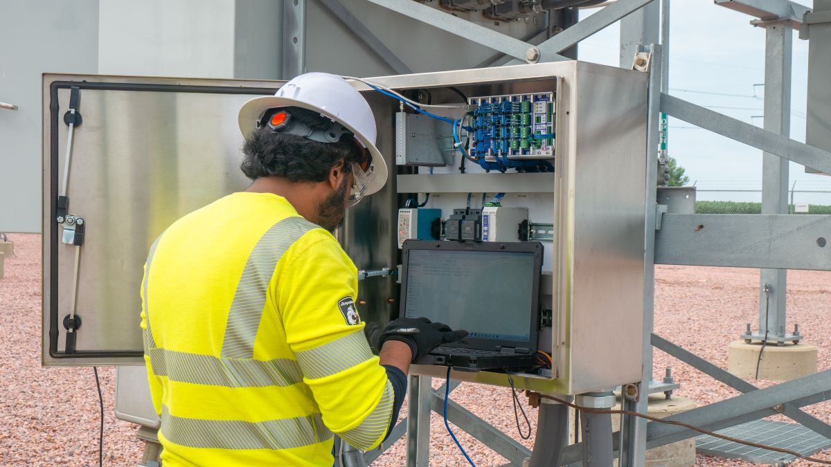 P1050015 Breaker monitor commissioning
